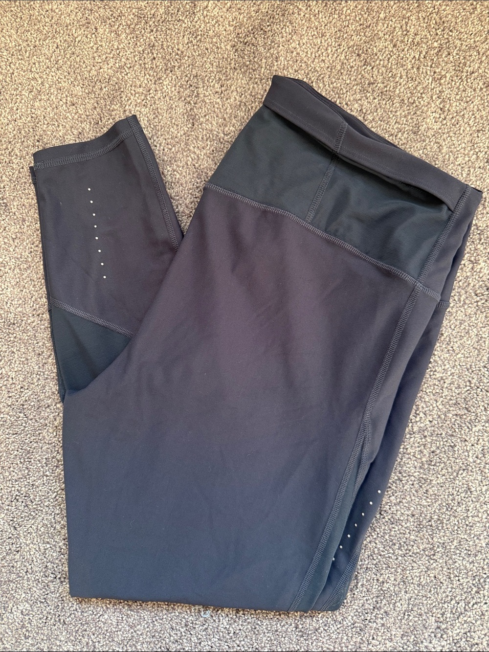 Woman's Old Navy Dark Navy Athletic Leggings with Subtle Reflective Detail